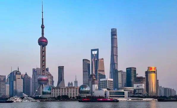 上海网红地标打卡新玩法：本地生活与同城交友的完美碰撞
