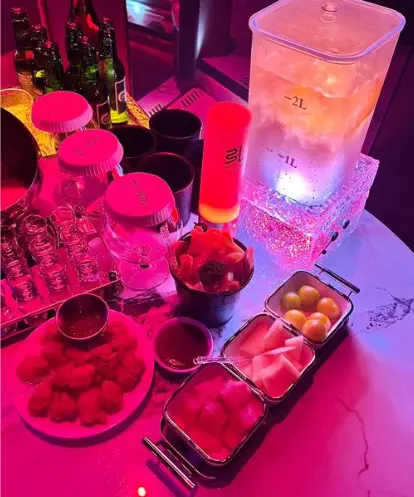 上海火车站到南京路步行街怎么走最快？我劝你别打车，堵到你怀疑人生🚇